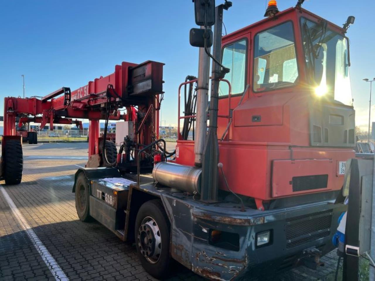 Kalmar TT618 - جرارات صالات المطارات: صور 1 Kalmar TT618 - جرارات صالات المطارات: صور 1