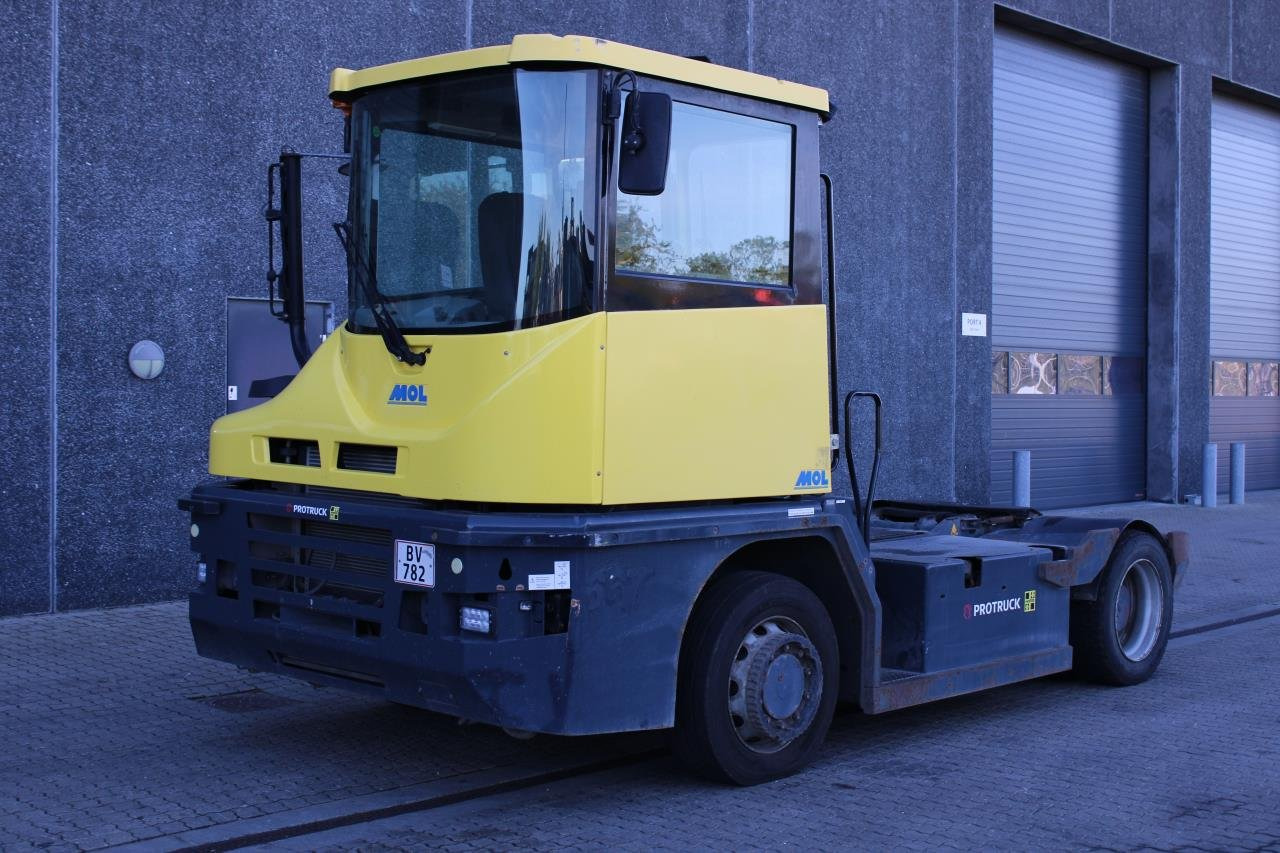 MOL RM255 4X4 - جرارات صالات المطارات: صور 2 MOL RM255 4X4 - جرارات صالات المطارات: صور 2