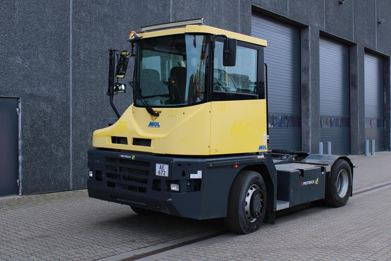 MOL RM255 4X4 - جرارات صالات المطارات: صور 2 MOL RM255 4X4 - جرارات صالات المطارات: صور 2