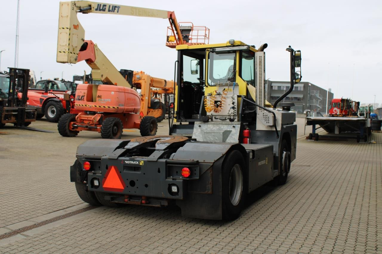 MOL RM255 4X4 - جرارات صالات المطارات: صور 3 MOL RM255 4X4 - جرارات صالات المطارات: صور 3