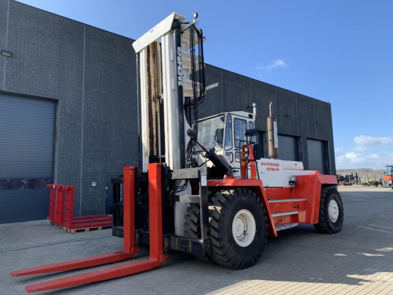 SveTruck 42120-54 - رافعة شوكية ديزل: صور 2 SveTruck 42120-54 - رافعة شوكية ديزل: صور 2