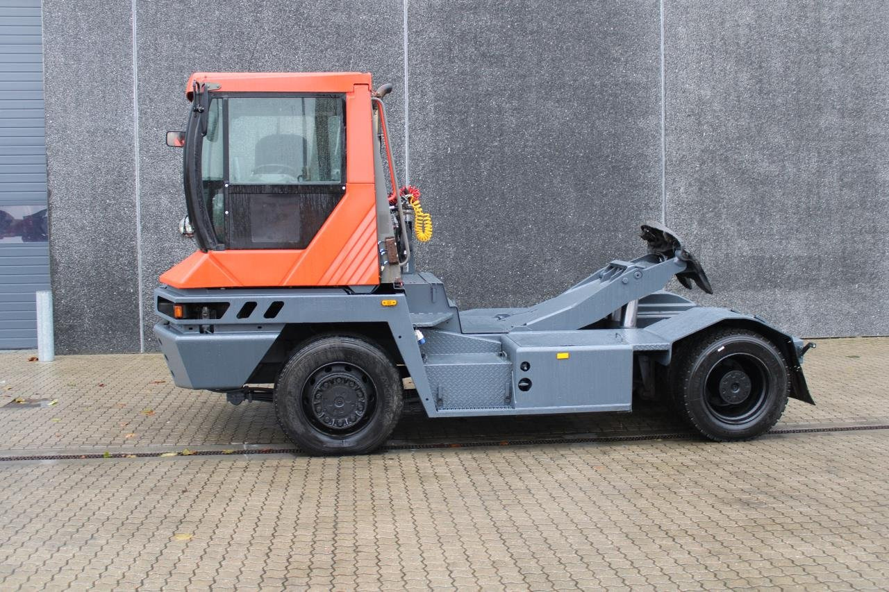 Terberg RT222 - جرارات صالات المطارات: صور 1 Terberg RT222 - جرارات صالات المطارات: صور 1