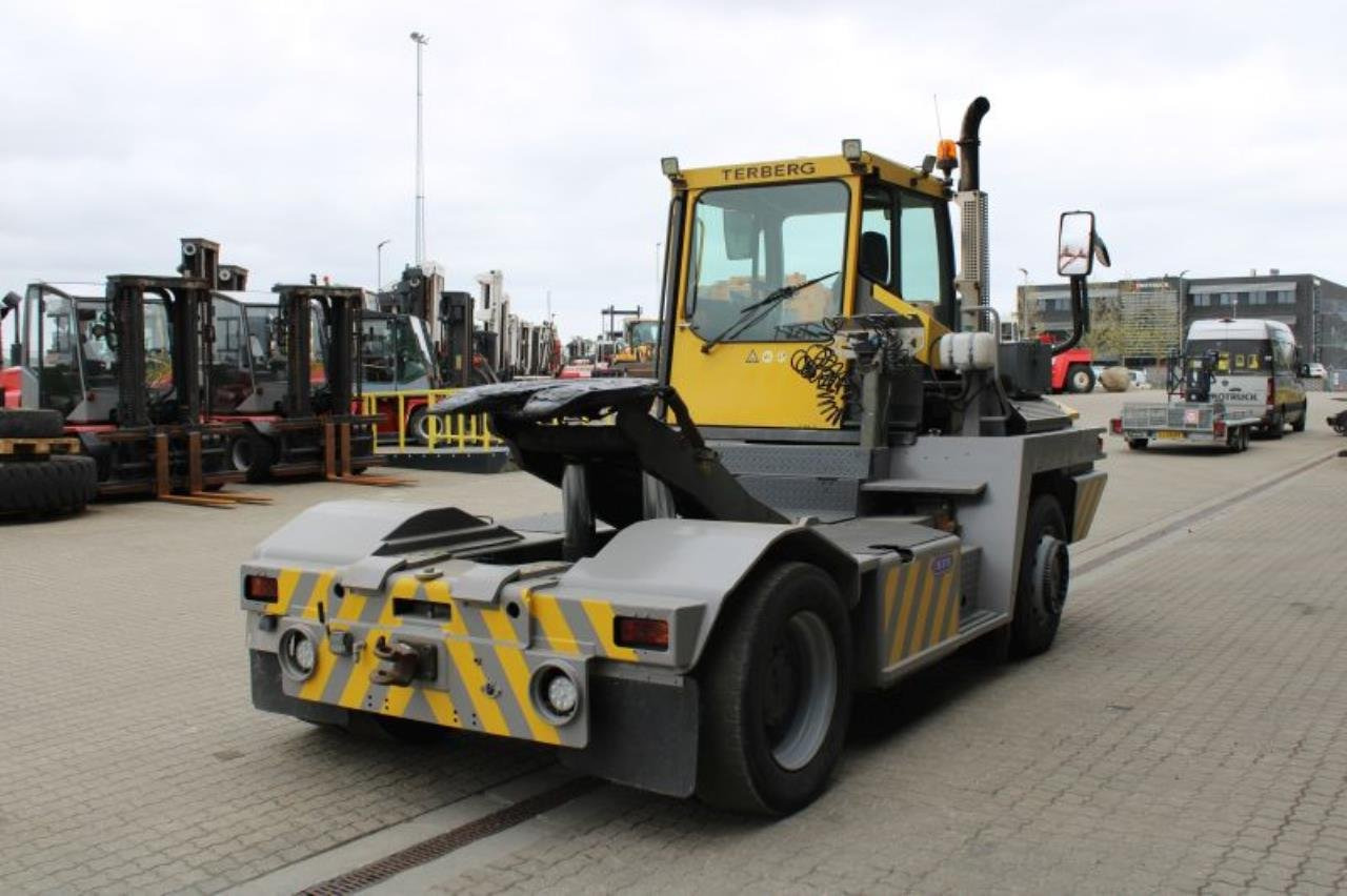 Terberg RT222 - جرارات صالات المطارات: صور 3 Terberg RT222 - جرارات صالات المطارات: صور 3