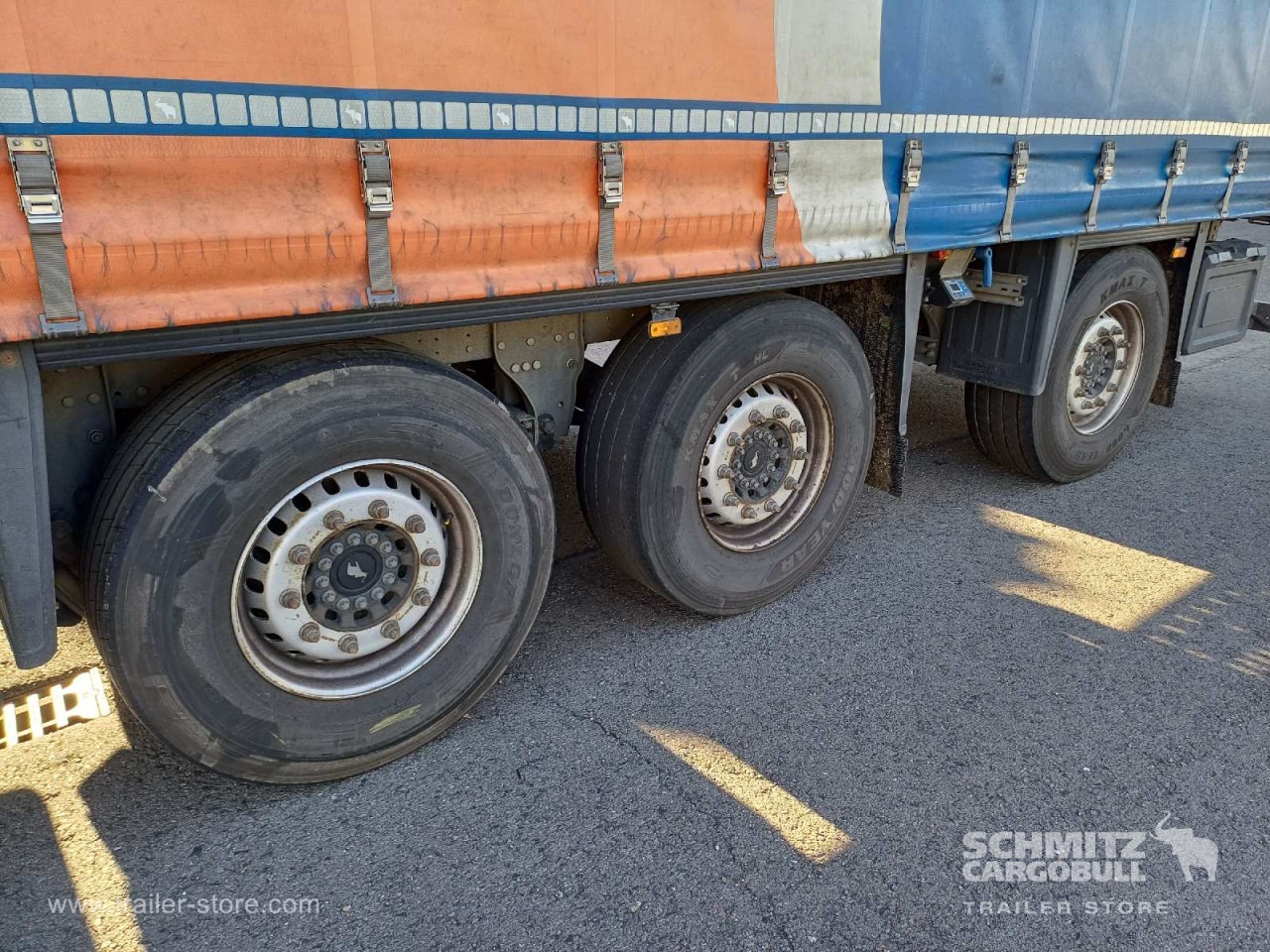 SCHMITZ Auflieger Curtainsider Standard Forklift holder - الخيمة نصف مقطورة: صور 4 SCHMITZ Auflieger Curtainsider Standard Forklift holder - الخيمة نصف مقطورة: صور 4