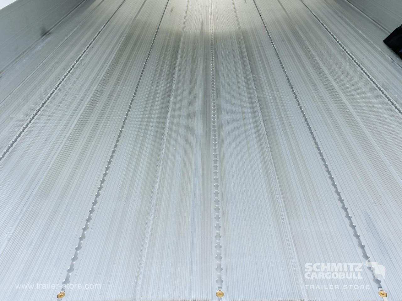 SCHMITZ Auflieger Tiefkühler Standard Taillift - متساوي نصف مقطورة: صور 3 SCHMITZ Auflieger Tiefkühler Standard Taillift - متساوي نصف مقطورة: صور 3