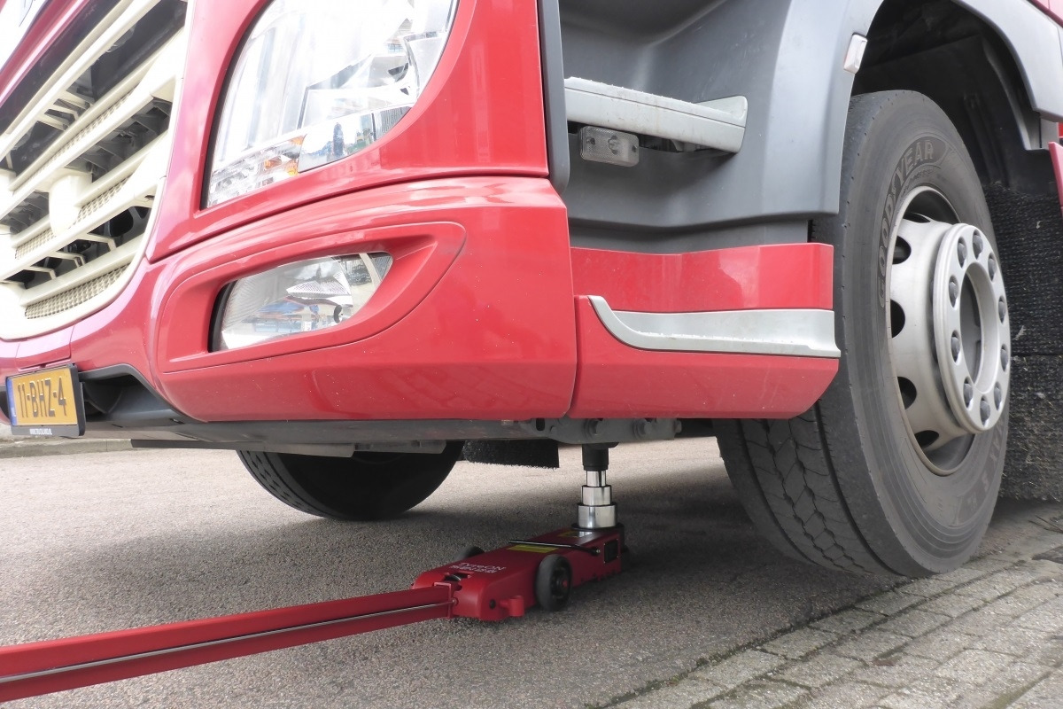 TPH40T-3 Air hydraulic jack 40 Tons - Minimum height 12,5 cm - معدات الورش: صور 5 TPH40T-3 Air hydraulic jack 40 Tons - Minimum height 12,5 cm - معدات الورش: صور 5