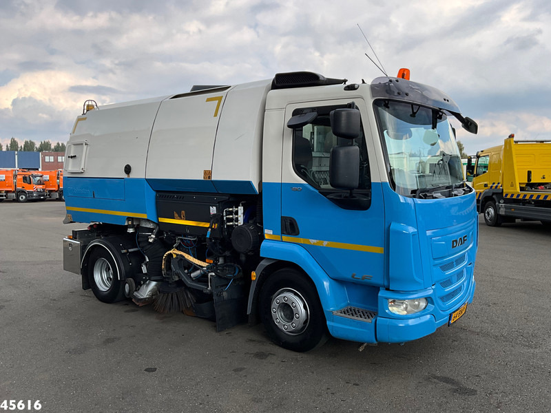 DAF FA LF 180 Euro 6 Johnston VS502 Just 138.807 km! - سياره كنس شوارع: صور 4 DAF FA LF 180 Euro 6 Johnston VS502 Just 138.807 km! - سياره كنس شوارع: صور 4