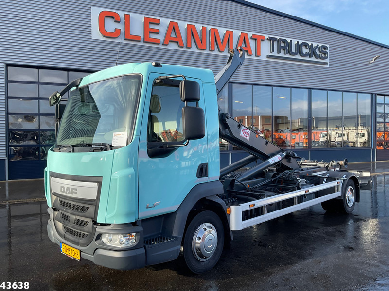 DAF LF 180 Euro 6 14 Ton haakarmsysteem - شاحنة ذات الخطاف: صور 1 DAF LF 180 Euro 6 14 Ton haakarmsysteem - شاحنة ذات الخطاف: صور 1