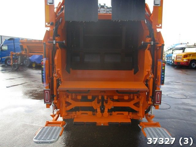 FUSO Canter 9C18 - شاحنة القمامة: صور 3 FUSO Canter 9C18 - شاحنة القمامة: صور 3