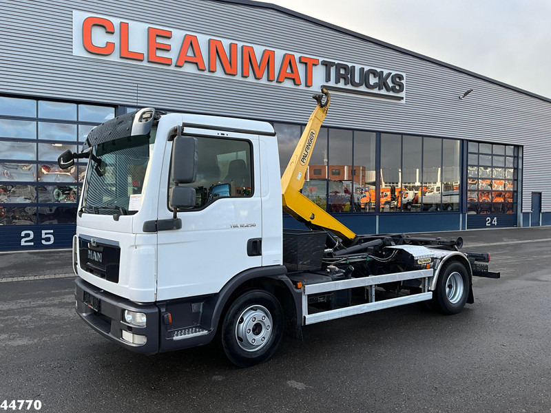 MAN TGL 12.250 Palfinger haakarmsysteem - شاحنة ذات الخطاف: صور 1 MAN TGL 12.250 Palfinger haakarmsysteem - شاحنة ذات الخطاف: صور 1