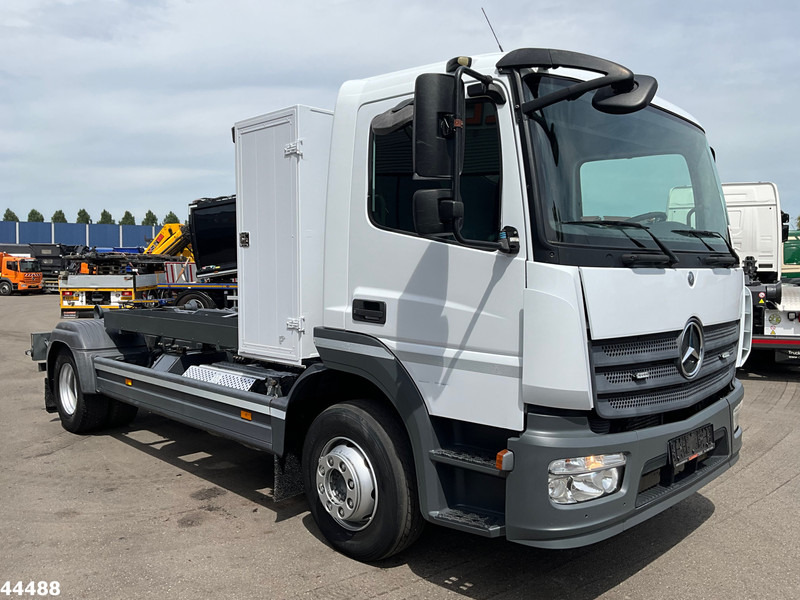 Mercedes-Benz Atego 1218 Euro 6 Manual 7 Ton haakarmsysteem - شاحنة ذات الخطاف: صور 3 Mercedes-Benz Atego 1218 Euro 6 Manual 7 Ton haakarmsysteem - شاحنة ذات الخطاف: صور 3