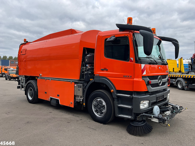 Mercedes-Benz Axor 1833 4x4 Schörling SORF Schienenreinigungs/Railway sweeper Just 38.680 Km! - سياره كنس شوارع: صور 5 Mercedes-Benz Axor 1833 4x4 Schörling SORF Schienenreinigungs/Railway sweeper Just 38.680 Km! - سياره كنس شوارع: صور 5