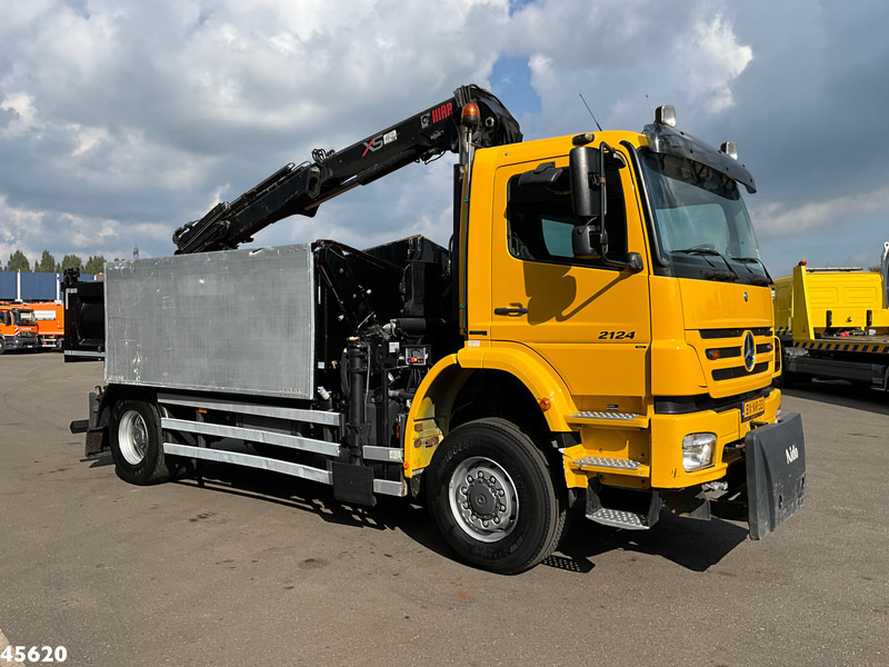 Mercedes-Benz Axor 2124 AK 4x4 Hiab 12 Tonmeter laadkraan Just 208.719 km! - قلابات, شاحنة كرين: صور 4 Mercedes-Benz Axor 2124 AK 4x4 Hiab 12 Tonmeter laadkraan Just 208.719 km! - قلابات, شاحنة كرين: صور 4