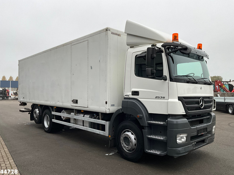 Mercedes-Benz Axor 2636 6x2 Dhollandia laadklep Just 265.901 km! - بصندوق مغلق شاحنة: صور 4 Mercedes-Benz Axor 2636 6x2 Dhollandia laadklep Just 265.901 km! - بصندوق مغلق شاحنة: صور 4