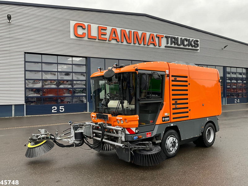 Ravo 580 with 3-rd brush - سياره كنس شوارع: صور 2 Ravo 580 with 3-rd brush - سياره كنس شوارع: صور 2