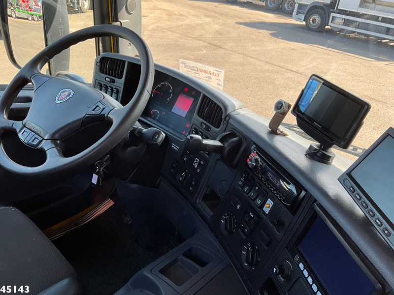 Interior photo 1: شاحنة ذات الخطاف Scania P 450 Euro 6 Hyvalift 26 Ton haakarmsysteem