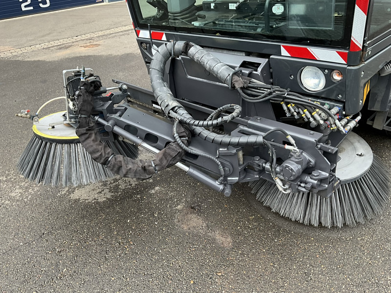 Schmidt Cleango Compact 500 Euro 6 with 3-rd brush Just 4.260 km! - سياره كنس شوارع: صور 5 Schmidt Cleango Compact 500 Euro 6 with 3-rd brush Just 4.260 km! - سياره كنس شوارع: صور 5