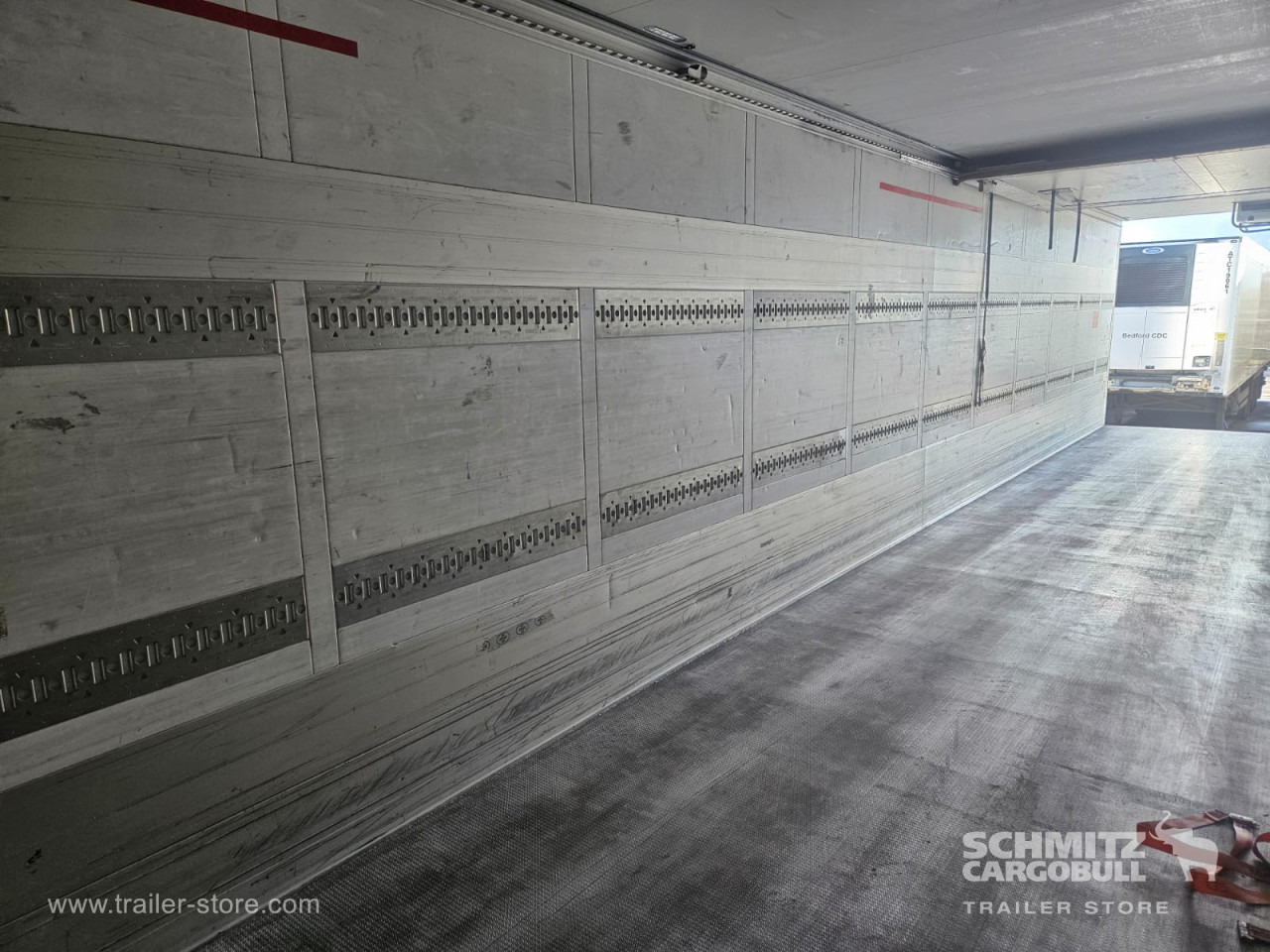SCHMITZ Reefer Multitemp - متساوي نصف مقطورة: صور 4 SCHMITZ Reefer Multitemp - متساوي نصف مقطورة: صور 4