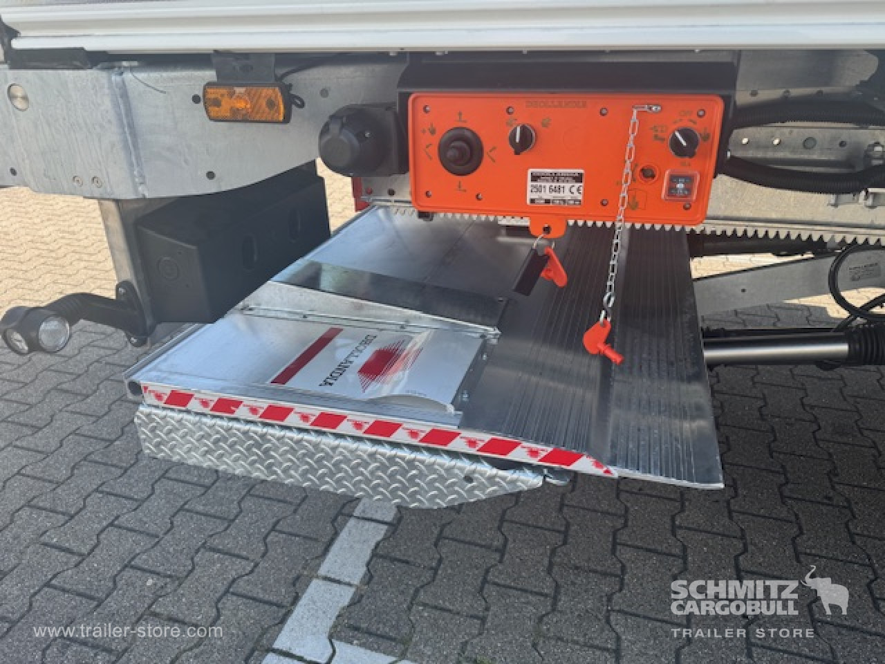 SCHMITZ Oplegger Vries Standard Taillift - متساوي نصف مقطورة: صور 3 SCHMITZ Oplegger Vries Standard Taillift - متساوي نصف مقطورة: صور 3