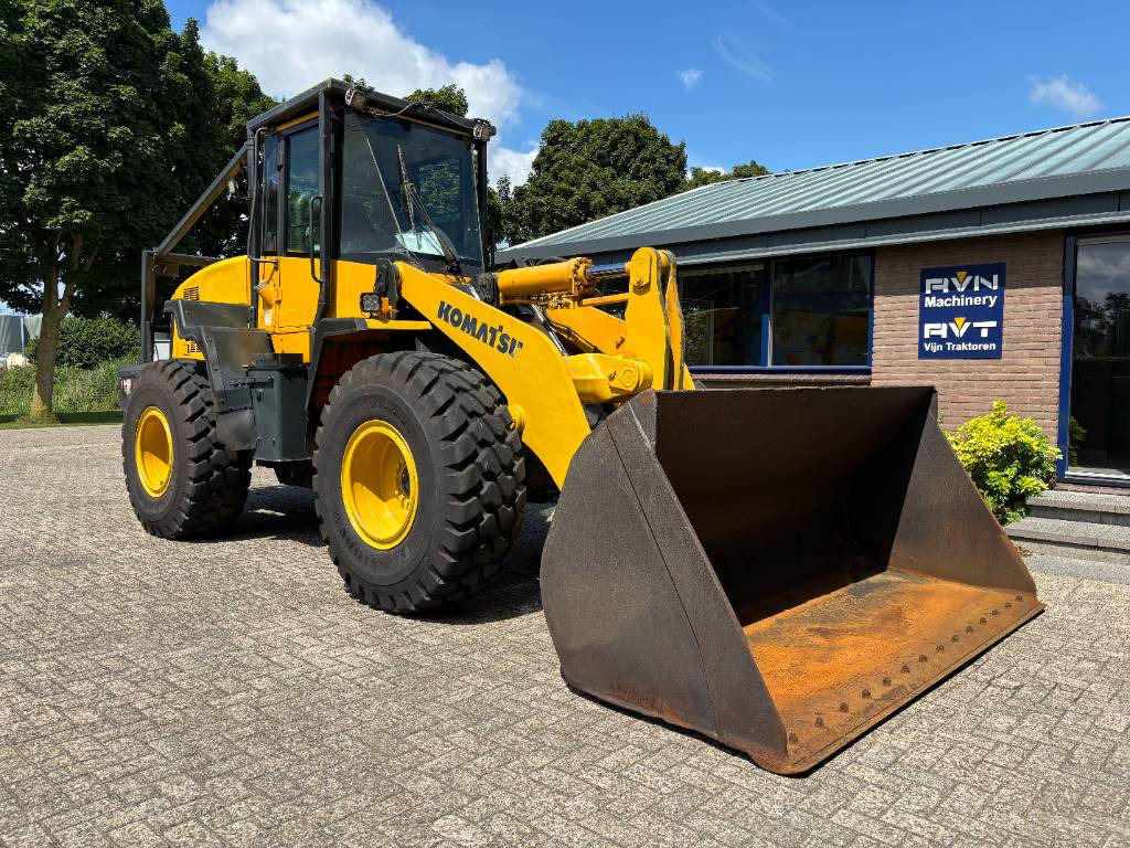 تأجير  Komatsu WA 320-5 Komatsu WA 320-5: صور 6