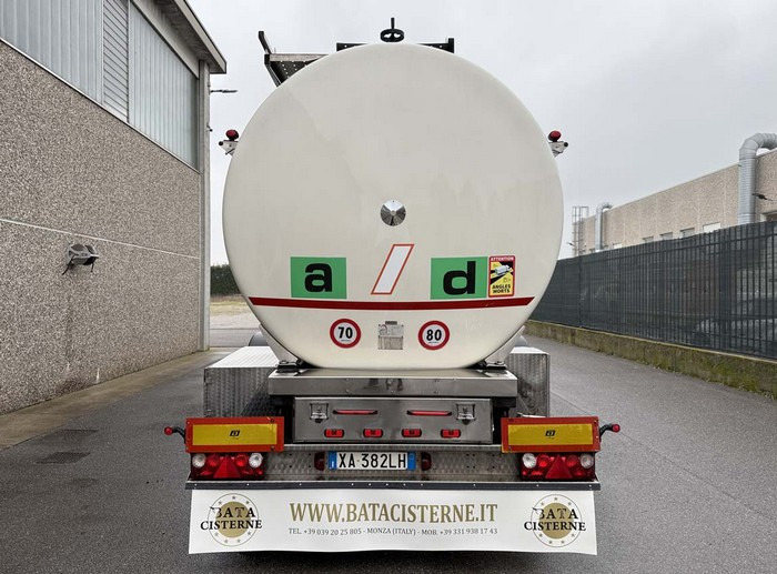 BATA CISTERNA ALIMENTARE SANTI-MENCI ANNO 05-2010 - نصف مقطورة صهريج: صور 3 BATA CISTERNA ALIMENTARE SANTI-MENCI ANNO 05-2010 - نصف مقطورة صهريج: صور 3