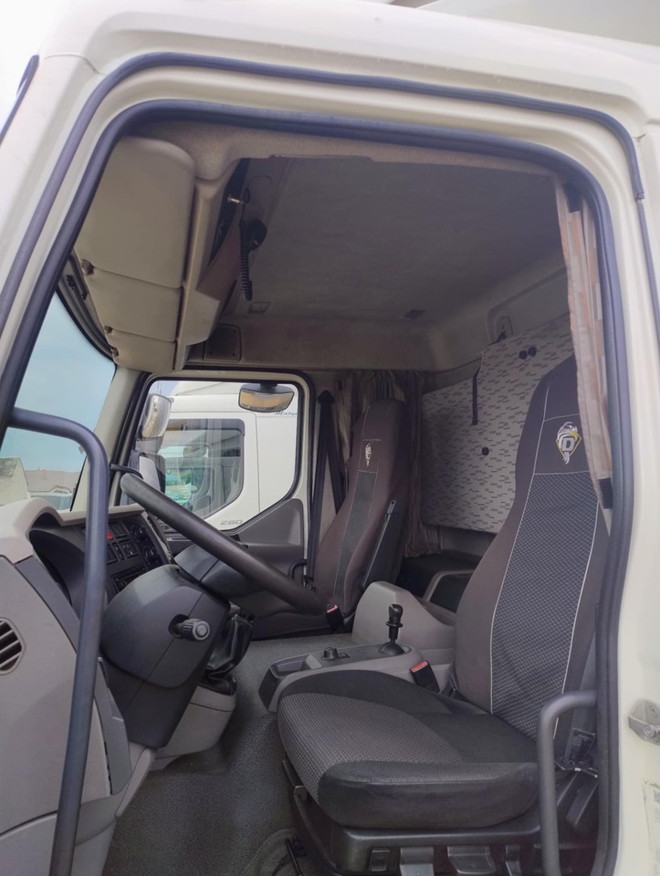 DAF LF 250 / Curtainsider 18 EPAL / sleeping cab - شاحنة ستارة: صور 4 DAF LF 250 / Curtainsider 18 EPAL / sleeping cab - شاحنة ستارة: صور 4