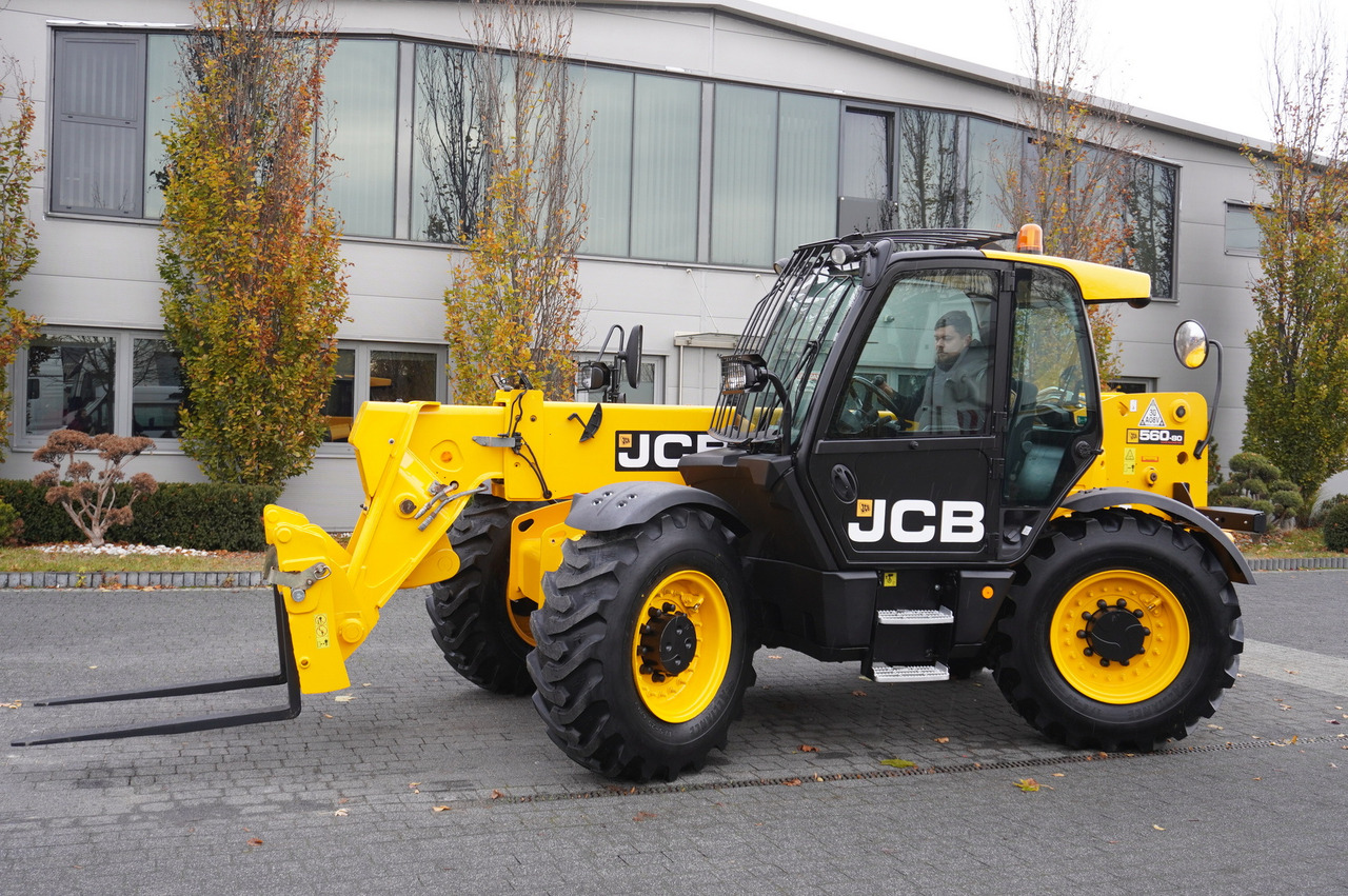 JCB 560-80 / 6 ton lifting capacity / power 146 HP - اللودر بعجل: صور 3 JCB 560-80 / 6 ton lifting capacity / power 146 HP - اللودر بعجل: صور 3