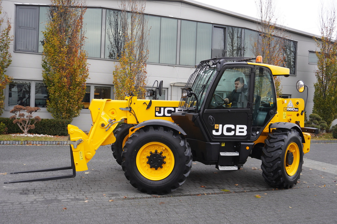 JCB 560-80 / 6 ton lifting capacity / power 146 HP - اللودر بعجل: صور 4 JCB 560-80 / 6 ton lifting capacity / power 146 HP - اللودر بعجل: صور 4