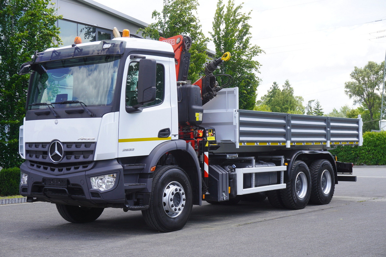 MERCEDES-BENZ AROCS 2633 6x4 / 5.5 T crane FASSI F135 / Tipper 15 EPAL - شاحنة كرين: صور 2 MERCEDES-BENZ AROCS 2633 6x4 / 5.5 T crane FASSI F135 / Tipper 15 EPAL - شاحنة كرين: صور 2
