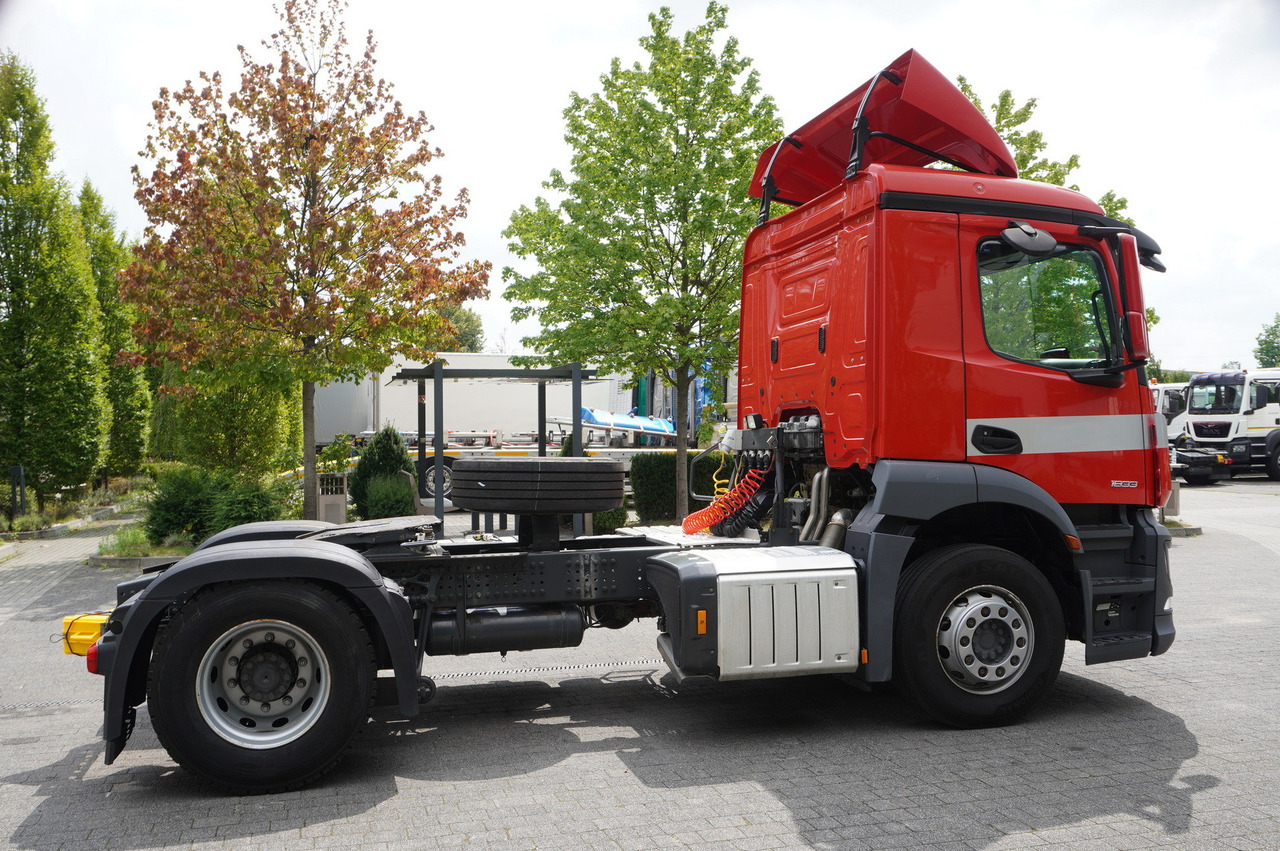 MERCEDES-BENZ Actros 1833 tractor unit / 260 tho. km - شاحنة جرار: صور 5 MERCEDES-BENZ Actros 1833 tractor unit / 260 tho. km - شاحنة جرار: صور 5