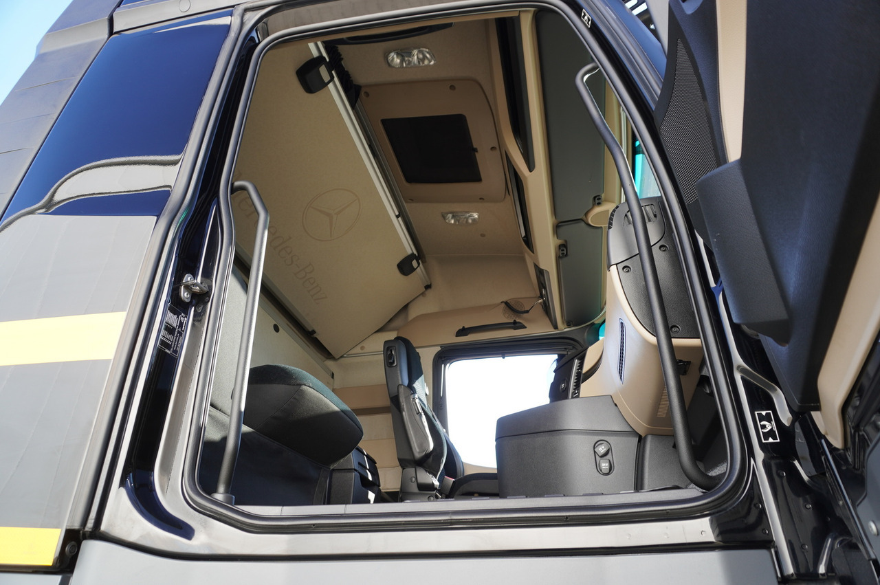 تأجير MERCEDES-BENZ Actros 1840 E6 4×2 / NEW Tow Truck platform 9.25 m / Lounge cabin MERCEDES-BENZ Actros 1840 E6 4×2 / NEW Tow Truck platform 9.25 m / Lounge cabin: صور 28 تأجير MERCEDES-BENZ Actros 1840 E6 4×2 / NEW Tow Truck platform 9.25 m / Lounge cabin MERCEDES-BENZ Actros 1840 E6 4×2 / NEW Tow Truck platform 9.25 m / Lounge cabin: صور 28