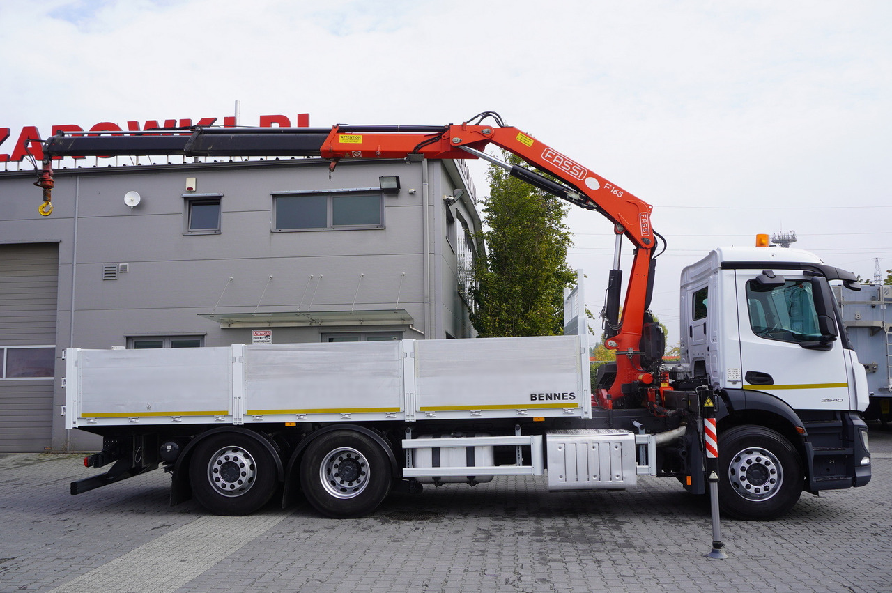 MERCEDES-BENZ Antos 2540 / Flatbed 15 EPAL / Fassi F165 / 6.1 t / 8 m reach / remote control / rotator / 1600 MTH / steered axle - شاحنات مسطحة, شاحنة كرين: صور 2 MERCEDES-BENZ Antos 2540 / Flatbed 15 EPAL / Fassi F165 / 6.1 t / 8 m reach / remote control / rotator / 1600 MTH / steered axle - شاحنات مسطحة, شاحنة كرين: صور 2