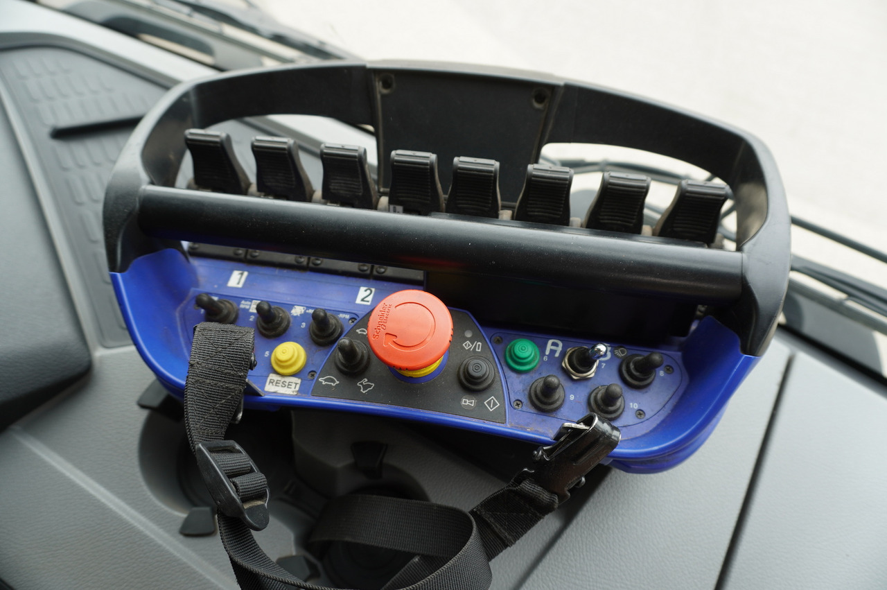 شاحنة القمامة MERCEDES-BENZ Antos 3240 8x2 / Tajfun 5T crane / Farid Industries garbage truck/ 3 steered axles: صور 19 شاحنة القمامة MERCEDES-BENZ Antos 3240 8x2 / Tajfun 5T crane / Farid Industries garbage truck/ 3 steered axles: صور 19