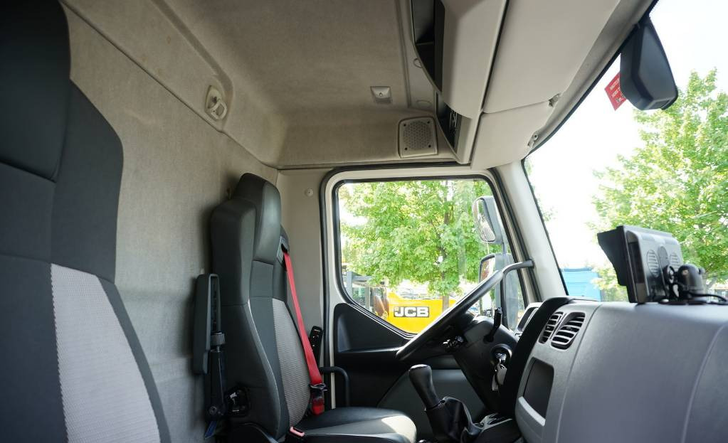 بصندوق مغلق شاحنة RENAULT D12 E6 / Container 18 pallets / tail lift: صور 12