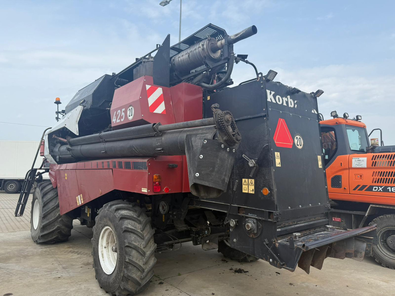 ROSTSELMASH VECTOR 425 RSM-101 grain harvester + Header 5 m + rapeseed harvesting extension / 2300 MTH - حصادة شاملة: صور 2 ROSTSELMASH VECTOR 425 RSM-101 grain harvester + Header 5 m + rapeseed harvesting extension / 2300 MTH - حصادة شاملة: صور 2