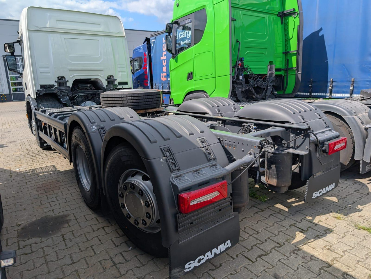 SCANIA P 340 B6x2*4NA / chassis frame / steering axle / CNG / large cab / 8 units - شاحنة القمامة: صور 4 SCANIA P 340 B6x2*4NA / chassis frame / steering axle / CNG / large cab / 8 units - شاحنة القمامة: صور 4