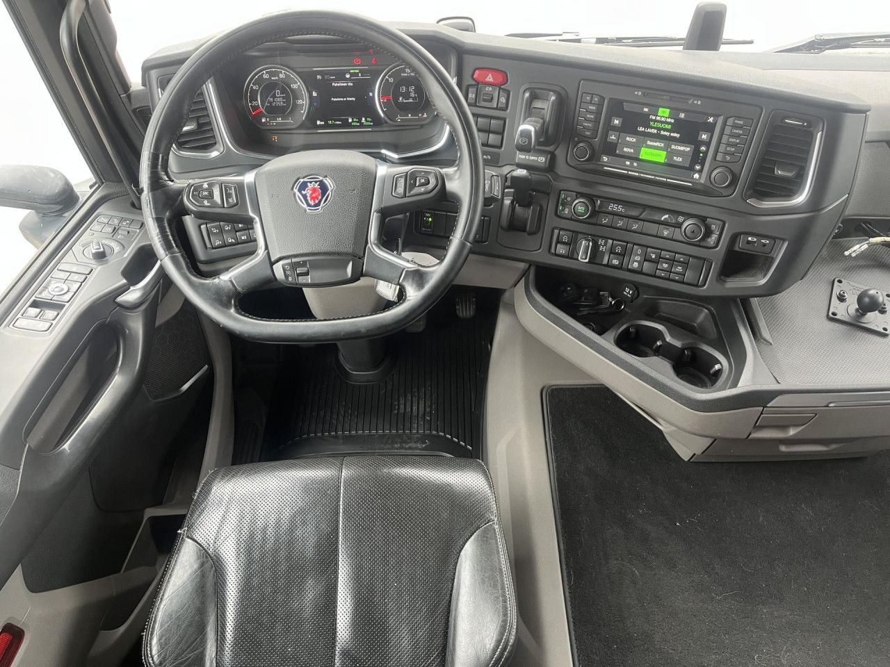 الشاسيه شاحنة SCANIA R560 B8x4*4 / Chassis / sleeper cab / Power take-off: صور 8