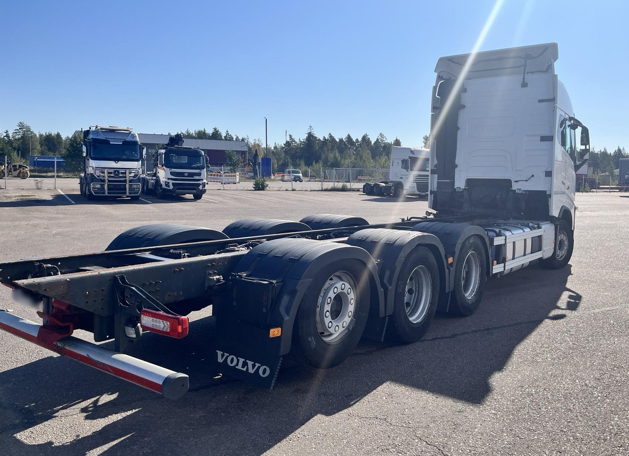 VOLVO FH 650 8x4 / Truck chassis / Sleeper cab - الشاسيه شاحنة: صور 3 VOLVO FH 650 8x4 / Truck chassis / Sleeper cab - الشاسيه شاحنة: صور 3