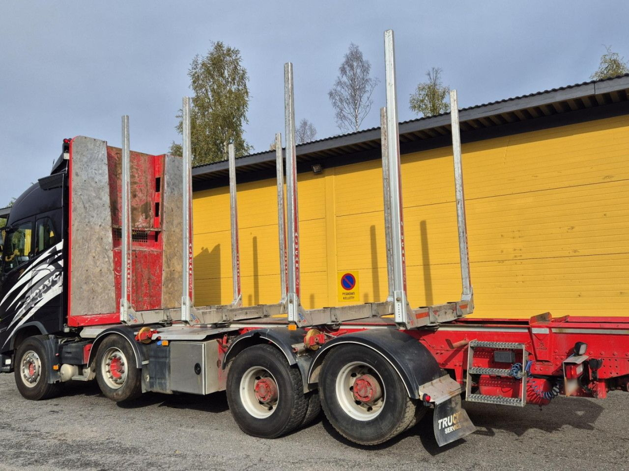 VOLVO FH 750 8x4 / 2 lifted axles / timber truck - شاحنة كرين: صور 2 VOLVO FH 750 8x4 / 2 lifted axles / timber truck - شاحنة كرين: صور 2