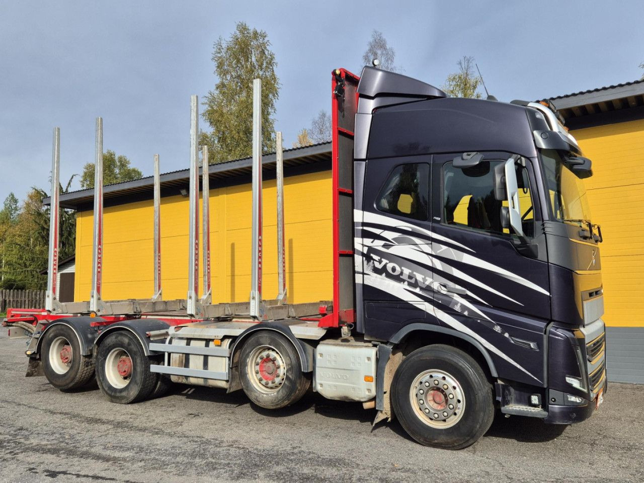 VOLVO FH 750 8x4 / 2 lifted axles / timber truck - شاحنة قطع الأشجار: صور 3 VOLVO FH 750 8x4 / 2 lifted axles / timber truck - شاحنة قطع الأشجار: صور 3