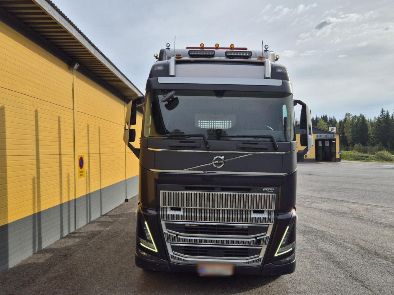 VOLVO FH 750 8x4 / 2 lifted axles / timber truck - الشاسيه شاحنة: صور 5 VOLVO FH 750 8x4 / 2 lifted axles / timber truck - الشاسيه شاحنة: صور 5