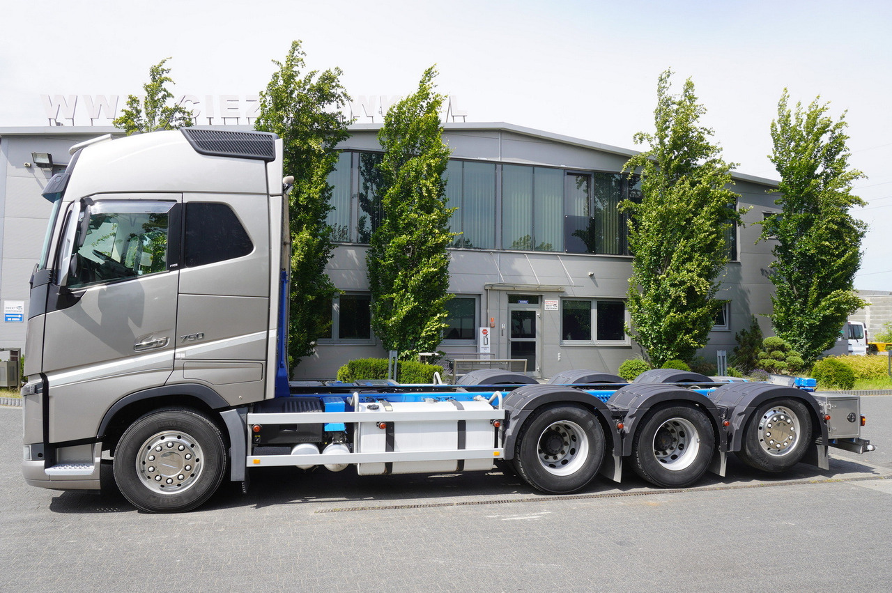 VOLVO FH16 750 8x4x4 / 750 HP! / Frame 685 cm / Steered 4th axle - الشاسيه شاحنة: صور 3 VOLVO FH16 750 8x4x4 / 750 HP! / Frame 685 cm / Steered 4th axle - الشاسيه شاحنة: صور 3
