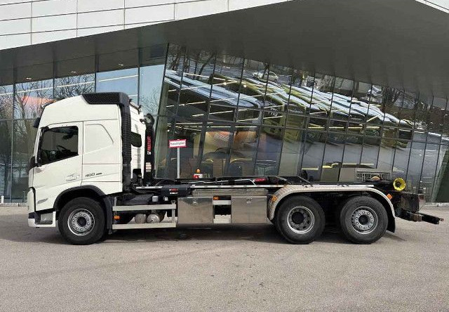 VOLVO FM 460 6X2*4 / HIAB ULT21S61 hooklift / 50 tho. km! / 2022 - شاحنة ذات الخطاف: صور 3 VOLVO FM 460 6X2*4 / HIAB ULT21S61 hooklift / 50 tho. km! / 2022 - شاحنة ذات الخطاف: صور 3