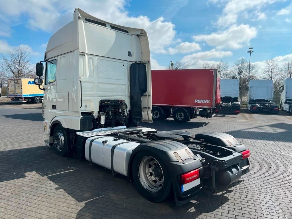 DAF XF 480 FT SSC Low Deck TraXon Intarder 2 x Tank - شاحنة جرار: صور 3 DAF XF 480 FT SSC Low Deck TraXon Intarder 2 x Tank - شاحنة جرار: صور 3