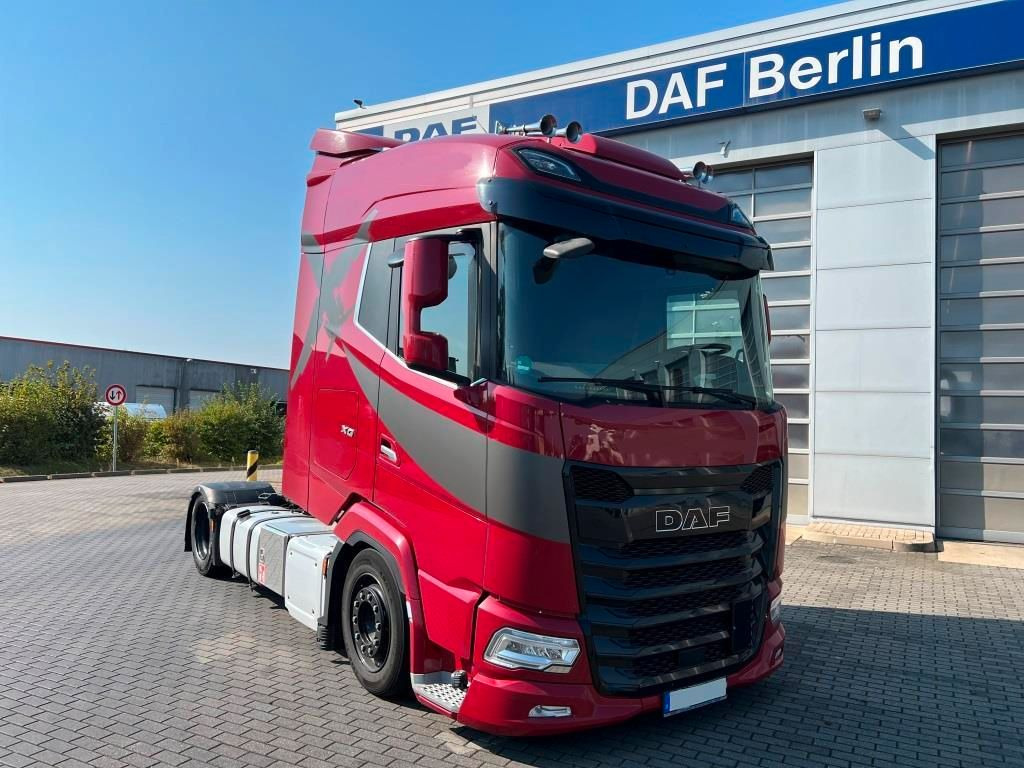 DAF XG 480 FT Low Deck Retarder Standklima 2xTank - شاحنة جرار: صور 1 DAF XG 480 FT Low Deck Retarder Standklima 2xTank - شاحنة جرار: صور 1