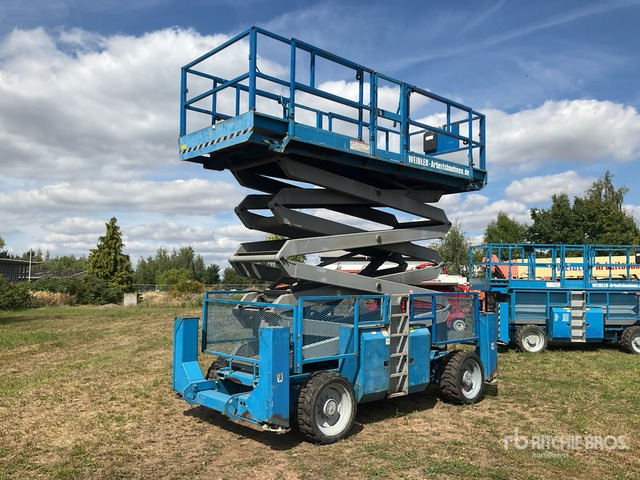 2007 Genie 4390RT 4x4 Diesel Scissor Lift - رافعات مقصية: صور 2 2007 Genie 4390RT 4x4 Diesel Scissor Lift - رافعات مقصية: صور 2