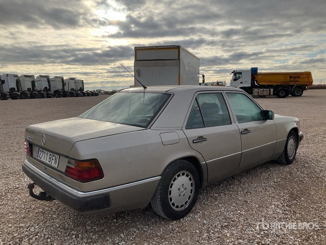 1990 Mercedes-Benz 300D Automobile - سيارة: صور 3 1990 Mercedes-Benz 300D Automobile - سيارة: صور 3