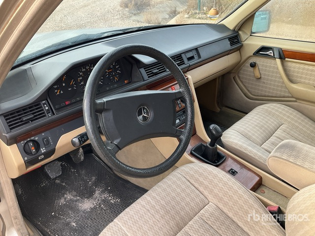 1990 Mercedes-Benz 300D Automobile - سيارة: صور 5 1990 Mercedes-Benz 300D Automobile - سيارة: صور 5