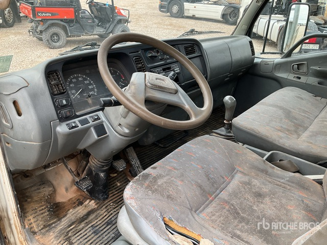 2000 Mitsubishi Canter 4x2 Flatbed Truck - شاحنات مسطحة: صور 4 2000 Mitsubishi Canter 4x2 Flatbed Truck - شاحنات مسطحة: صور 4