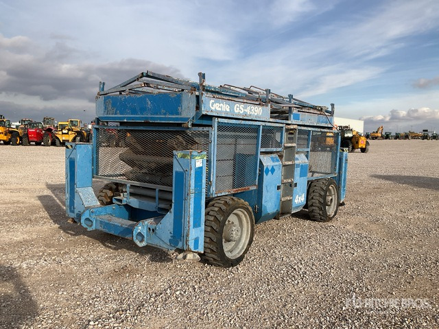 2001 Genie GS4390RT 4x4 Diesel Scissor Lift - رافعات مقصية: صور 1 2001 Genie GS4390RT 4x4 Diesel Scissor Lift - رافعات مقصية: صور 1